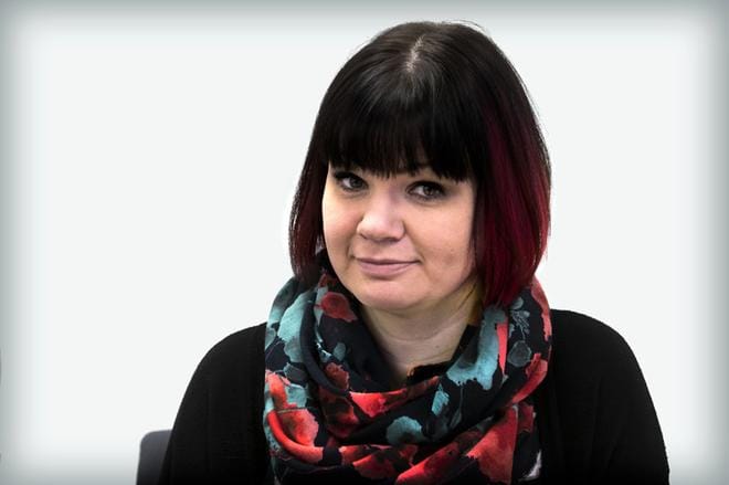 Sini Kirvesmäen mukaan marraskuu ei välttämättä ole masennuspotilaalle erityisen vaikeaa aikaa. – Marraskuussa on tavallaan lupa masentua, kun kaikki muutkin valittavat pimeyttä, synkkyyttä, märkyyttä ja ikävyyttä. Masentuneelle marraskuussa se, mitä on päässä, näkyy ulkona. KUVA: JOUKO HÄNNINEN
