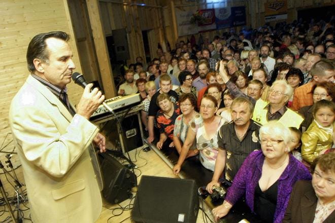 Reijo Taipale keikalla Jormuan lavalla Kajaanissa elokuussa 2010. KUVA: Antti Kärkkäinen/ Arkisto