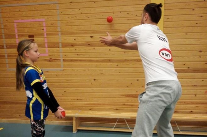 Illia Liunenko opetuspuuhissa, oppilaana Janina Kangastie