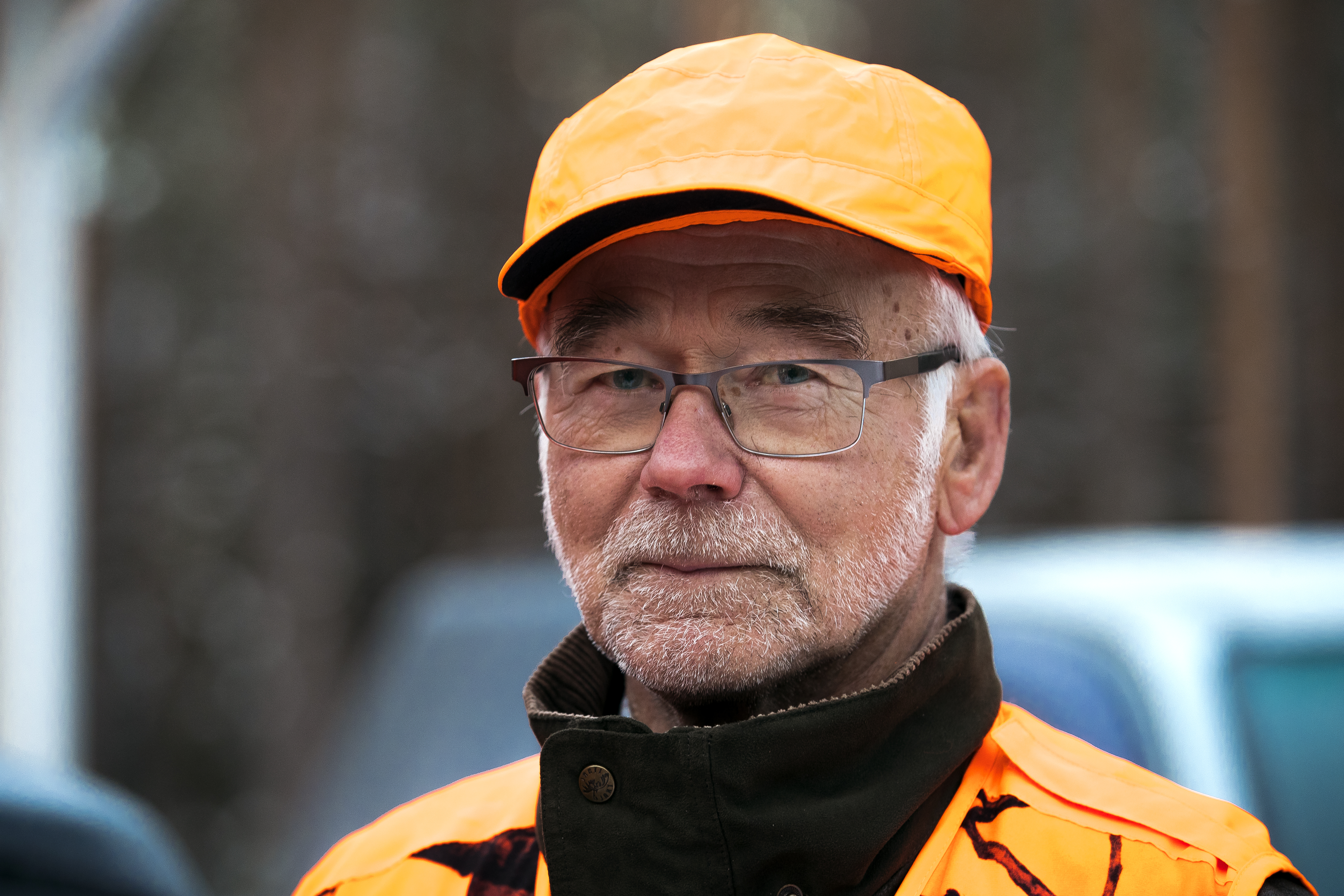 Emeritusmaaherra Eino Siuruainen on tuttu näky hirvimetsällä. Raahesta hänelle on jäänyt hyviä kokemuksia. Siuruainen toivoo, että metsästystä tehtäisiin nuorille tutuksi jo yläasteella.