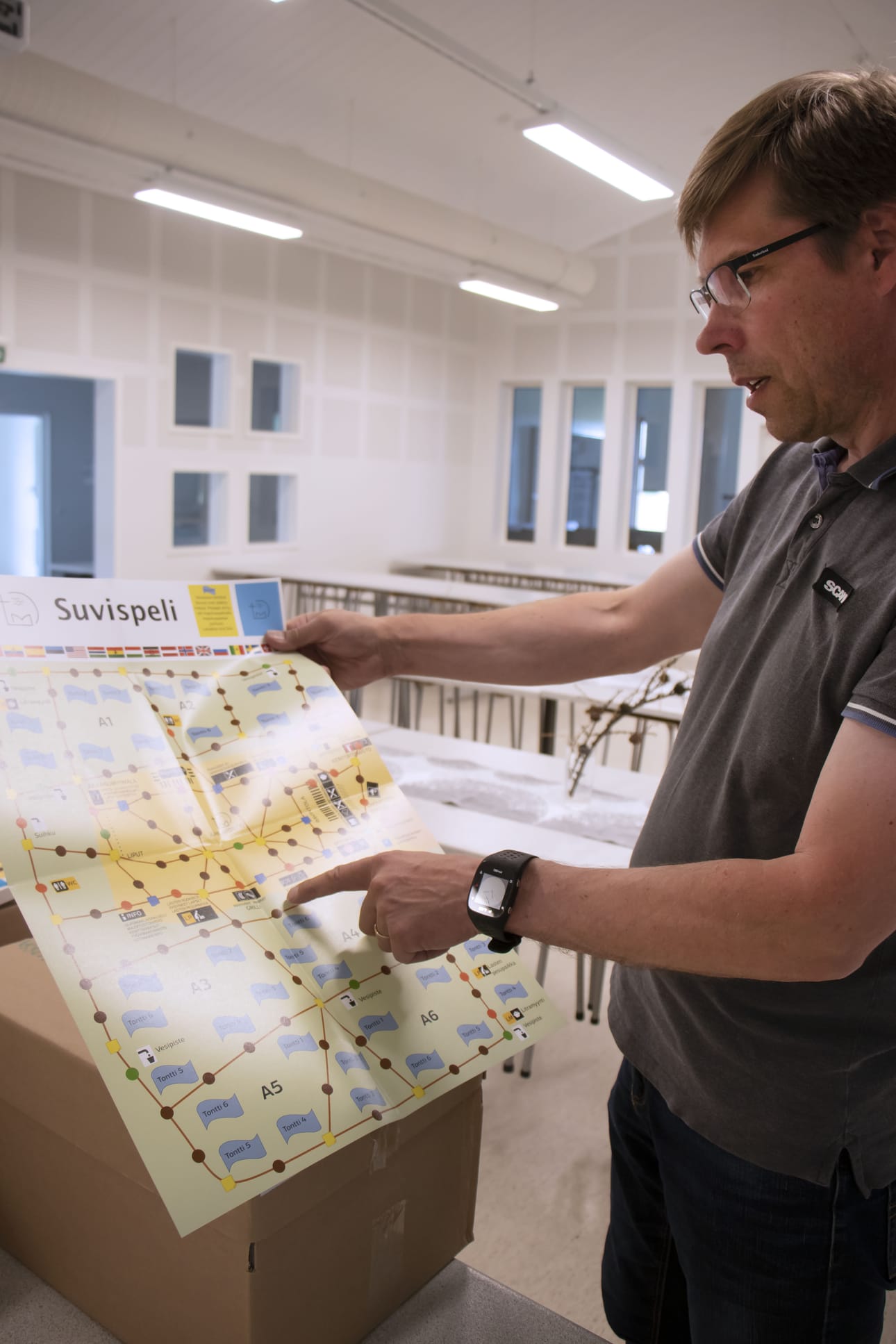 Markku Heikkala esittelee Murron suvispeliä.