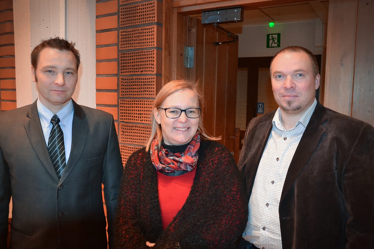 Jarkko Tammi (vas.), Ulla Parviainen ja Mika Määttä valmistautuvat maalis-huhtikuussa pidettävään keskustalaisten paikalliseen esivaaliin.