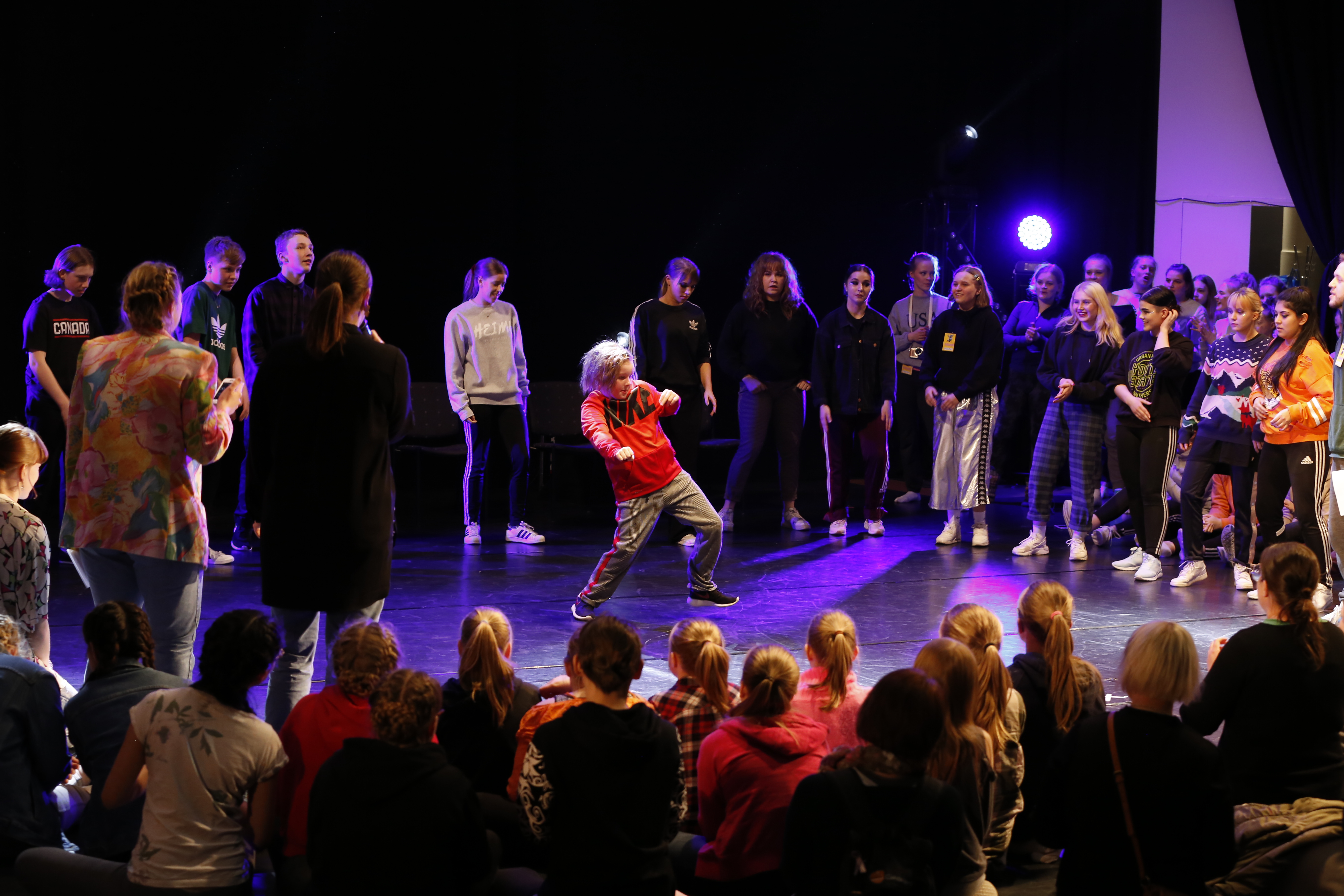 Tapahtuman pääpäivä huipentui battleihin, joissa tanssijat ottivat mittaa toisistaan hiphop ja all styles -kamppailuissa.
