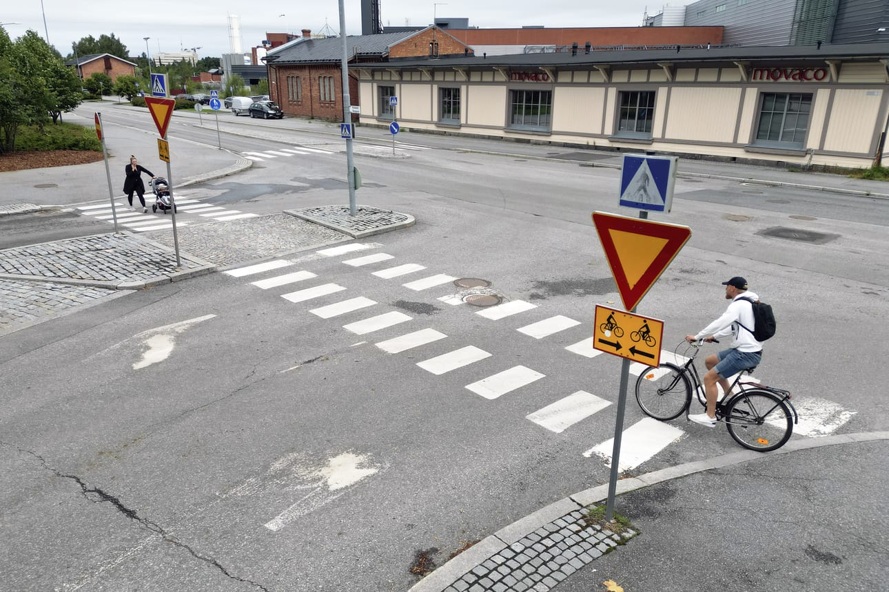Pyöräteiden jatkeisiin kiinnitettiin huomiota uudessa tieliikennelaissa.
