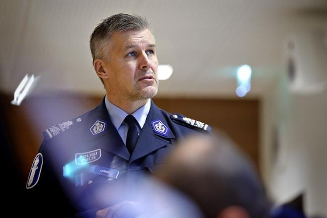 Pohjanmaan poliisilaitoksen poliisipäällikkö Risto Lammi tarkkailee toimintavalmiusaikojen lisäksi kokonaisuutta. KUVA: TOMI KOSONEN