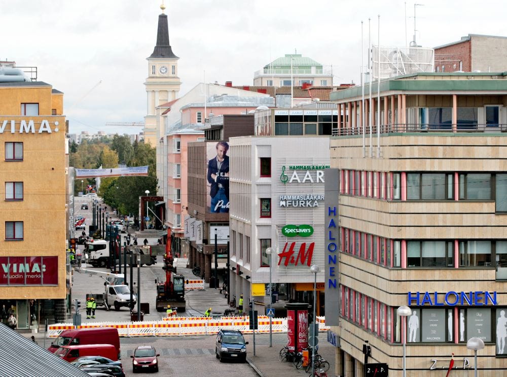 Oulun keskusta pitäisi saada elävämmäksi. Lukijat toivovat uusien valtuutettujen toimia asiassa.