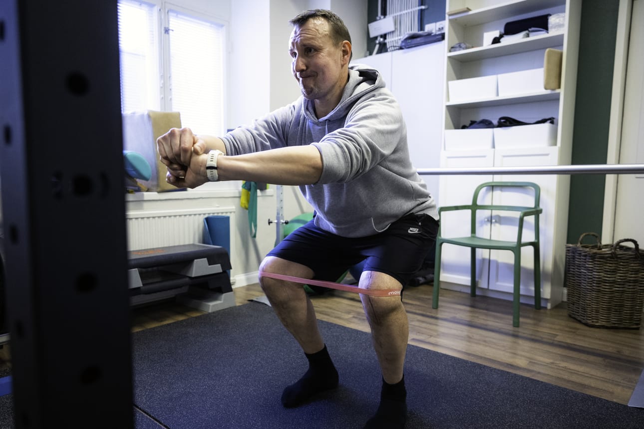 Miika Jämsällä on tavoite palata sulkapallokentälle viimeistään kuusi kuukautta polvien tekonivelten laitosta.