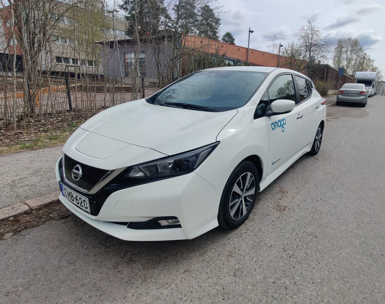 Pilottiin autojen malliksi valikoitui täyssähköinen, automaattivaihteinen Nissan Leaf Visia. Autot teipataan kesän aikana kaupungin ilmeen mukaisesti.
