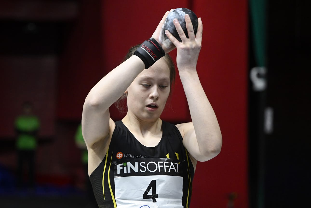 Enni Virjonen voitti alle 20-vuotiaiden MM-kultaa seitsenottelussa.