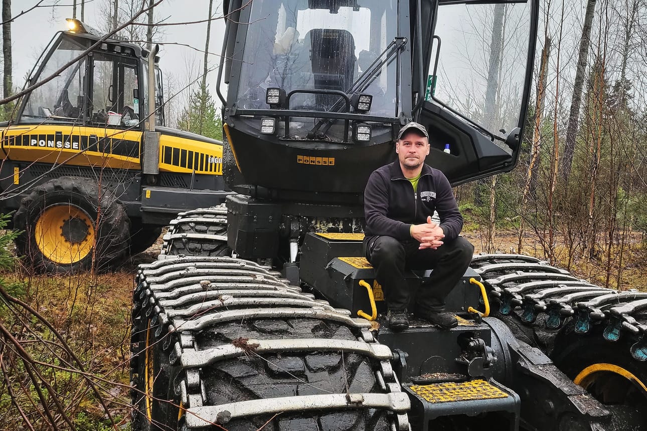 Tervolan vuoden yrittäjä Jukka-Pekka Moisio palkkaa lisää työvoimaa metsäurakointiin.