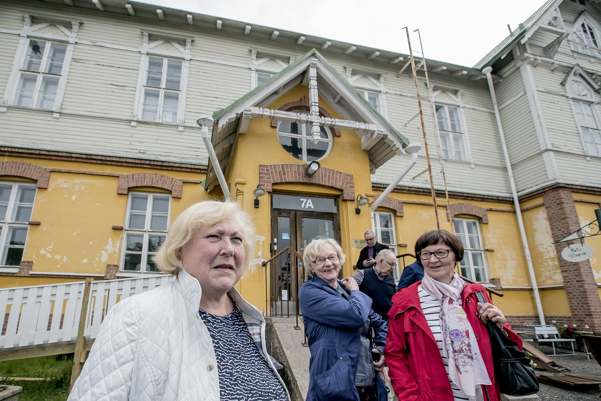 50 vuotta sitten opettajiksi Raahen seminaarilta valmistuneet Marketta Elomaa, Helinä Osala ja Kerttu Ahonen tapasivat taas kerran toisensa ja muut koulukaverit.