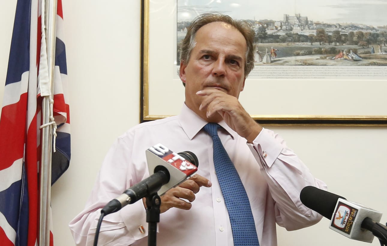 Britannian apulaisulkoministeri Mark Field on pidätetty virastaan tutkinnan ajaksi.