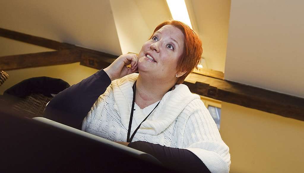 Leikkauksesta jäi muistoksi siisti arpi kaulaan. Tanja Tiainen kokee, että syövän hoito Oysissa on hyvää, mutta sairaudesta, tutkimuksista ja hoidosta tiedottaminen potilaille ontuu. "Ja vasta, kun syöpä on hoidettu, saan tietoa kilpirauhasen poiston vaikutuksista. Se saattaa kestää vuosia. Tarvitsisin tietoa nyt."