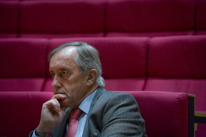 Hans Frantz on Pohjanmaan hyvinvointikuntayhtymän hallituksen puheenjohtaja. Sitä ennen hän toimi Vaasan sairaanhoitopiirin hallituksen puheenjohtajana. Arkistokuva