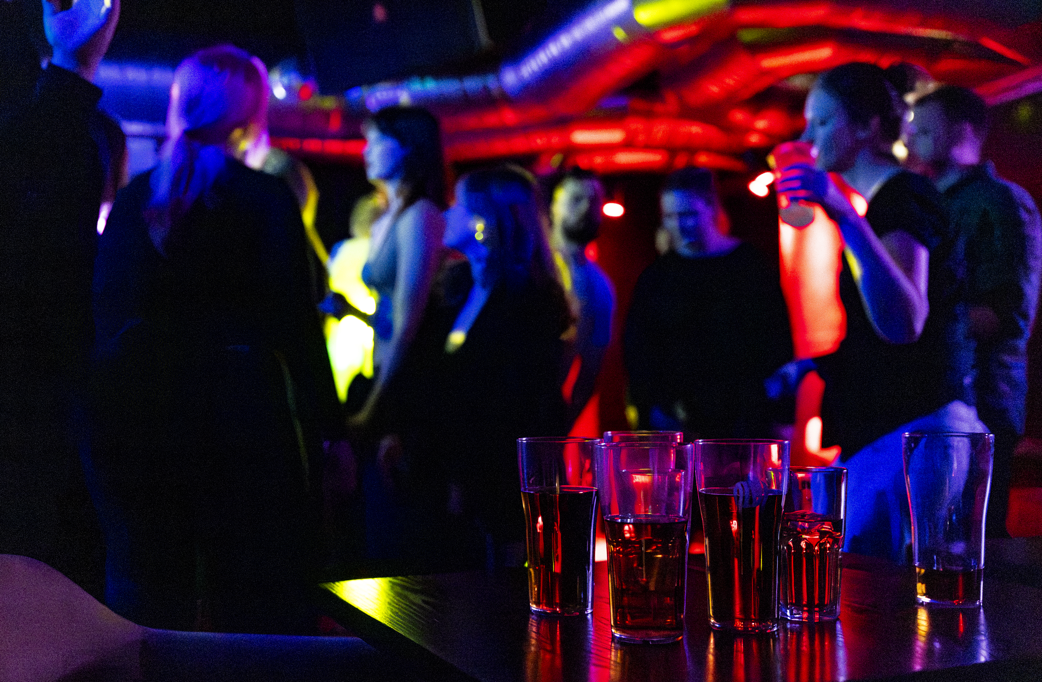 Mitä tapahtuu Oulun ravintola Yölennossa aamuneljän jälkeen?