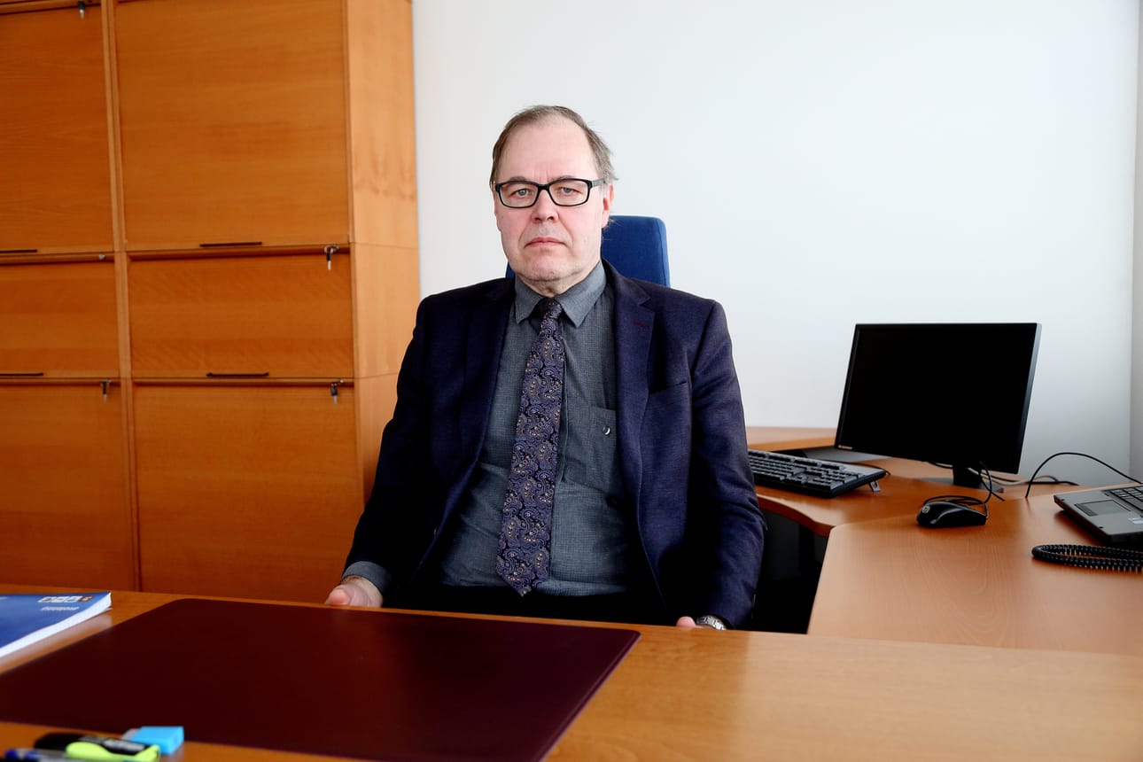 Heikki Sneck on ollut vuodesta 2006 saakka Ylivieska-Raahen käräjäoikeuden tuomarina Ylivieskan kansliassa. Hän työskentelee laamannina tämän vuoden loppuun.