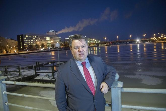 Maailman ilmatieteen järjestön WMO:n pääsihteeri Petteri Taalas työskentelee Genevessä. Hänet kuvattiin viime vuonna Helsingissä Hakaniemen rannassa. KUVA: Mauri Ratilainen