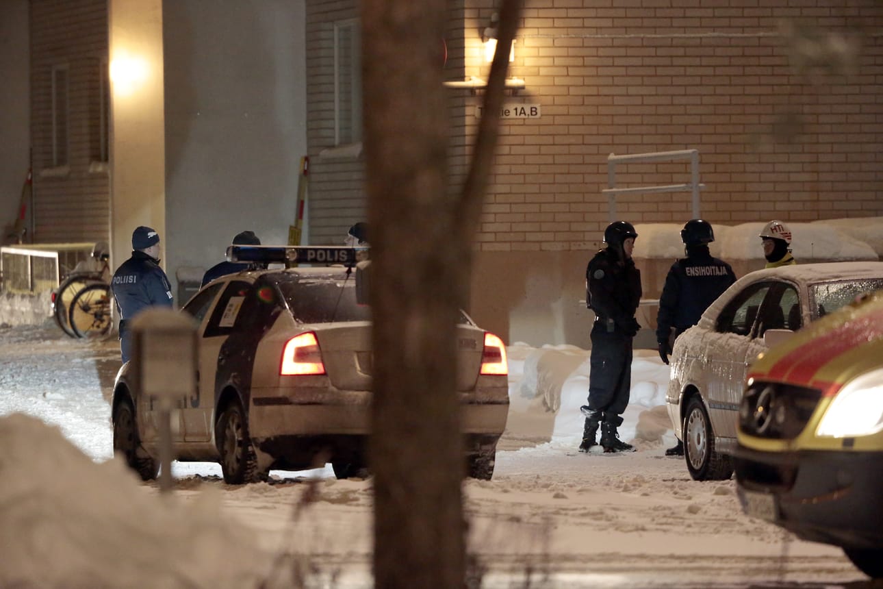 Tuirassa kaksi miestä tappanut mies sai itse surmansa poliisin ampumista luodeista myöhemmin Myllyojalla.