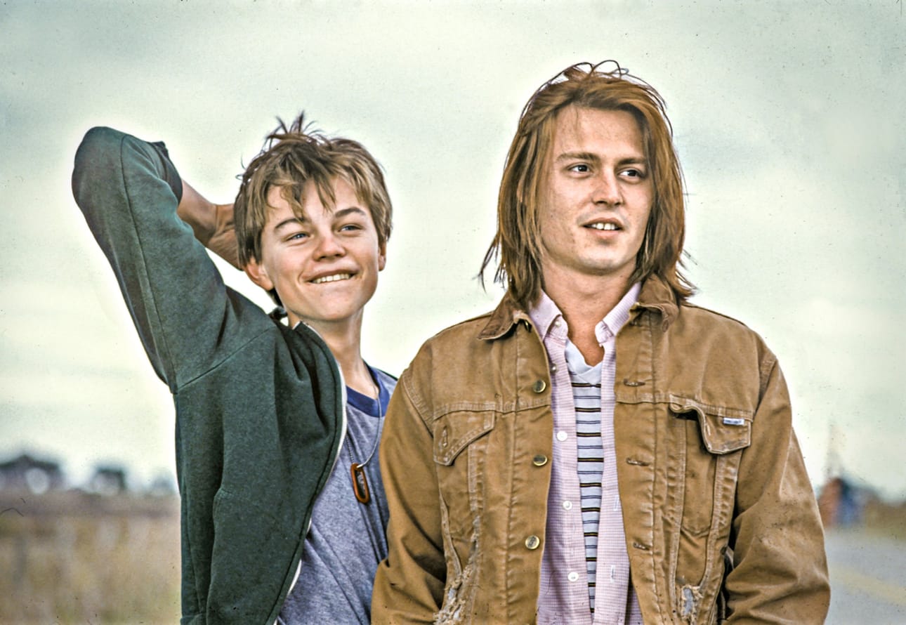 Nuori Johnny Depp ja vielä nuorempi Leonardo DiCaprio ovat veljekset elämän karikoissa pikkukaupungissa Gilbert Grape -elokuvassa.