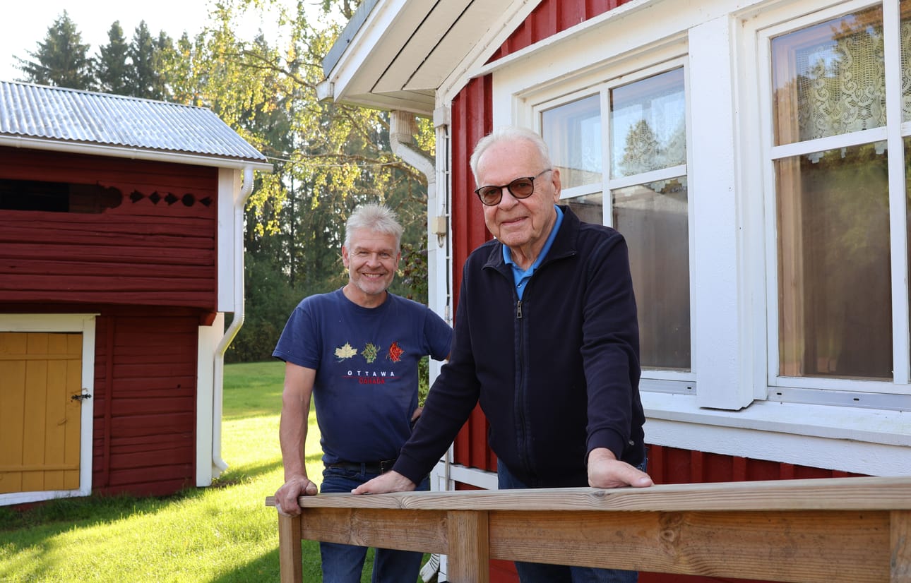 Artturin Talo Oy:n isännöitsijä Jouni Kujanpää ja yhtiön hallituksen puheenjohtaja Matti Mäki-Haapoja esittelivät kunnostustyön tuloksia viime viikolla.