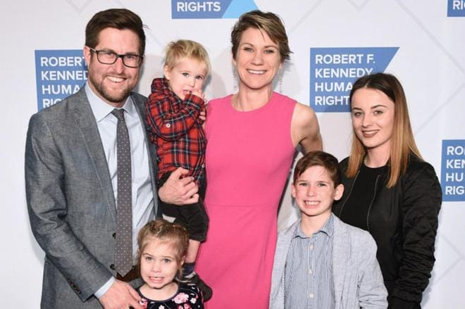 Kateissa ovat Robert F. Kennedyn tyttärentytär Maeve Kennedy Townsend McKean ja perheen 8-vuotias poika Gideon. LEHTIKUVA / AFP