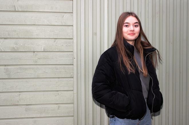 Miisa Koskiahon ensi kesän tavoite on olla jälleen Kalevan kisoissa seiväshypyn loppukilpailussa. Kesän kruunaisi neljän metrin ylitys, joka on raja nuorten Euroopan mestaruuskisoihin. KUVA: MINNA ZILLIACUS