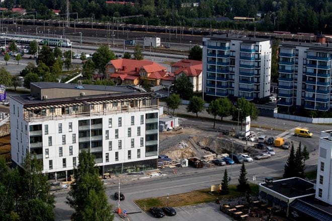 Pallas Rakennuksen Toripatruuna-kerrostalot sijoittuvat vierekkäin Torikadun ja Ruukintien kulmatontille. Ensimmäinen on kohta valmis, ja toisen rakentaminen alkaa.KUVA: JAAKKO ELENIUS