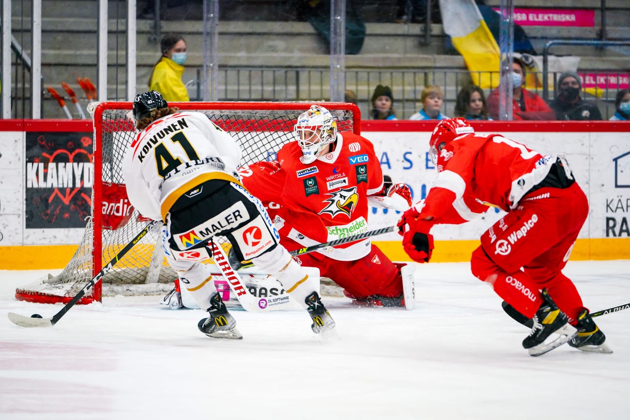 Niko Hovinen nähtiin Sportin maalilla viimeksi joulukuun 10. päivän ottelussa Oulun Kärppiä vastaan.