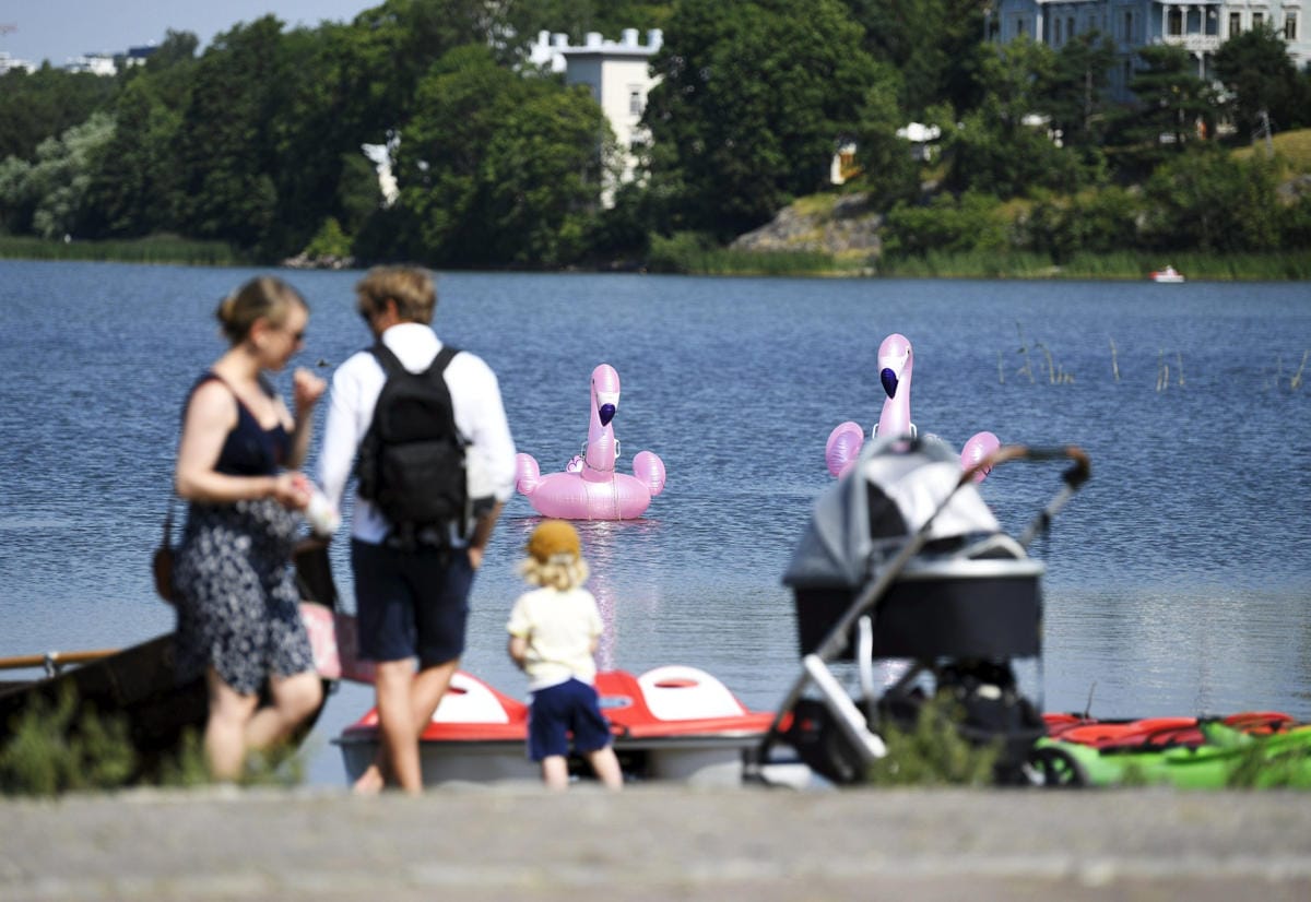 Tiistain ennustetaan olevan viikon kuumin päivä. Kuva heinäkuulta. LEHTIKUVA / ANNI ÅGREN