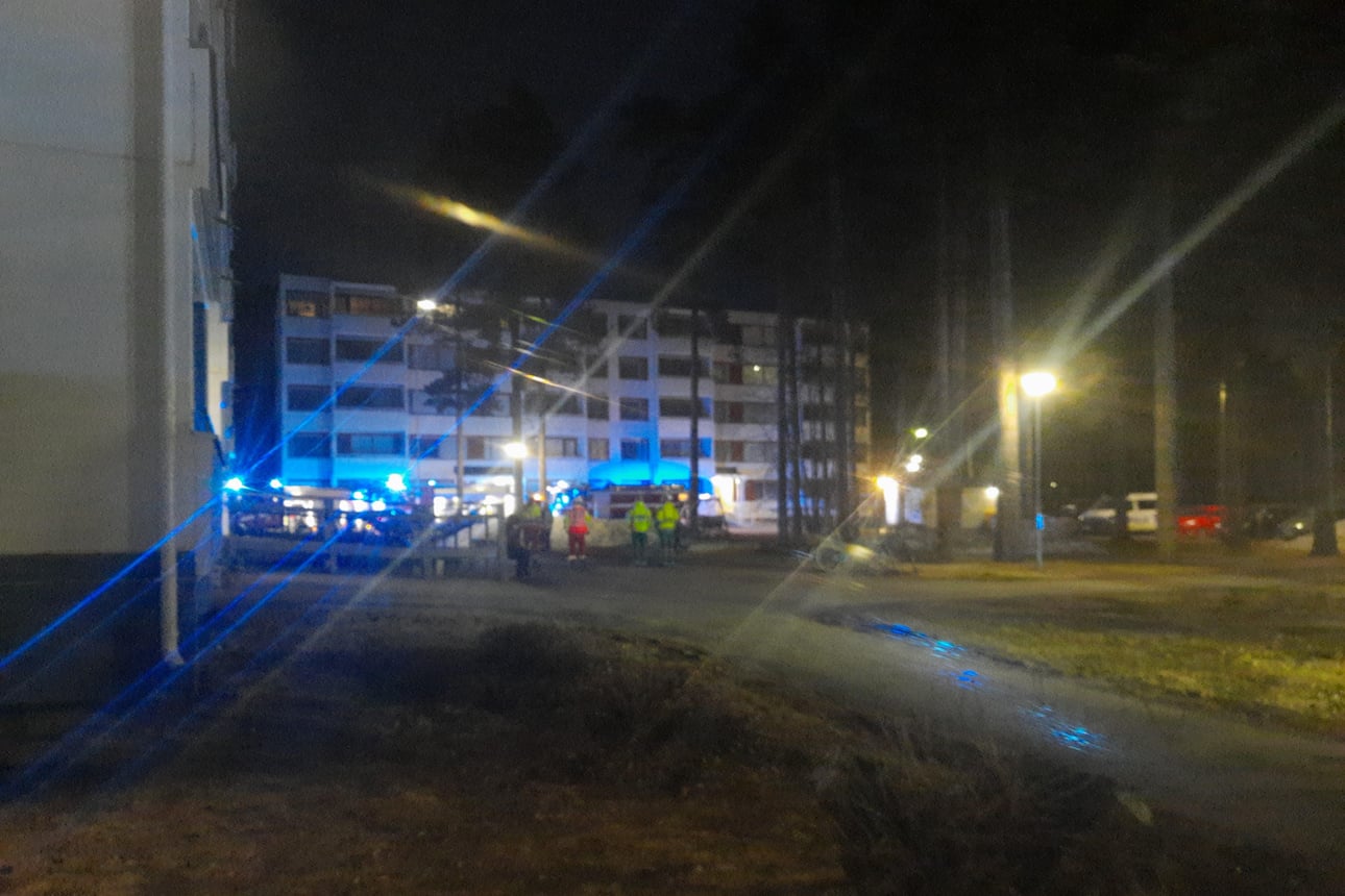 Kerrostaloasunto tuhoutui tulipalossa Oulun Myllyojalla, yksi loukkaantui vakavasti