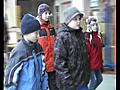 Kuivasjärven koululaiset ostivat leluja Oysin lastenosastolle