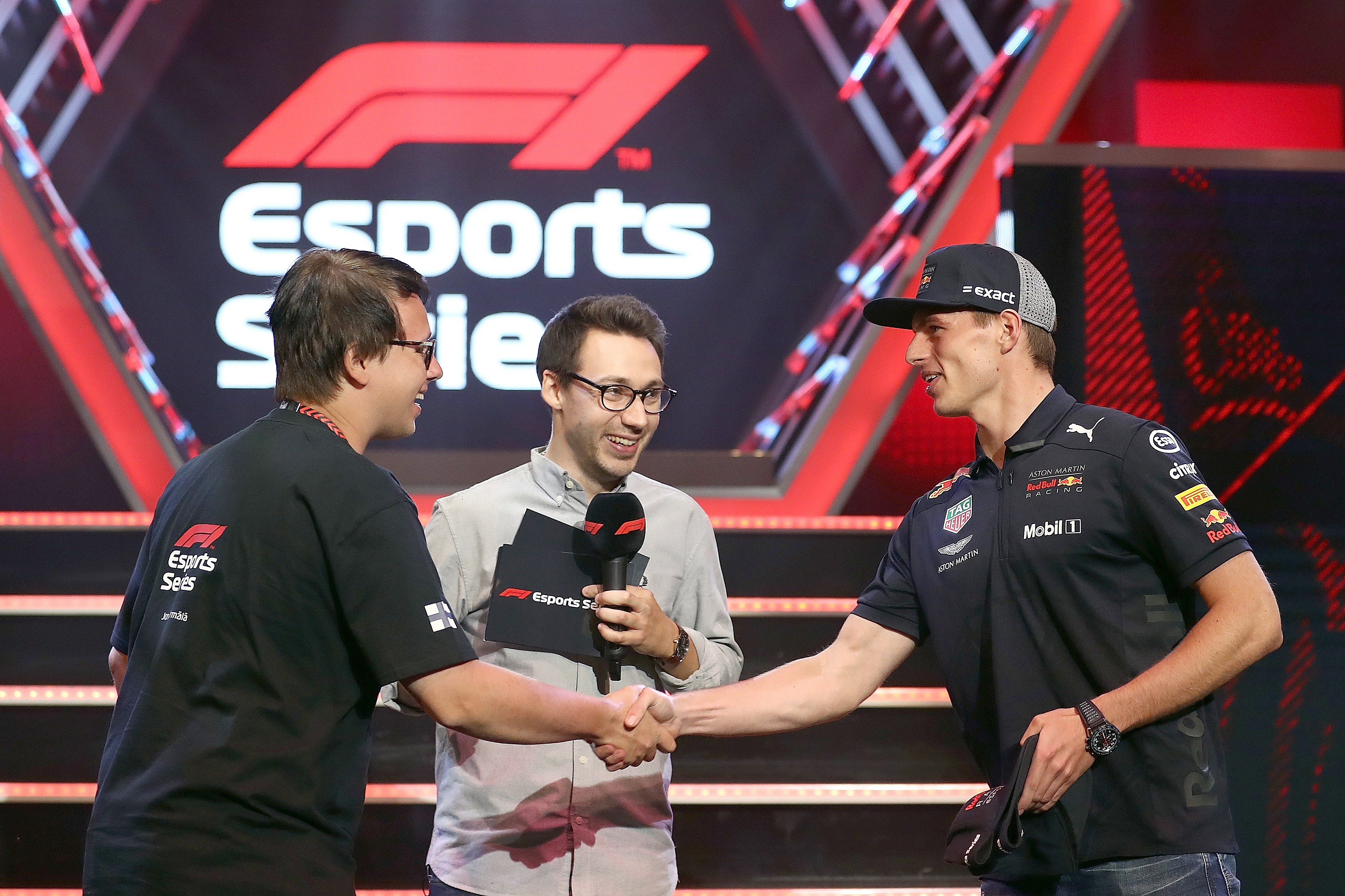 Max Verstappen toivotti tervetulleeksi, Red Bull lähetti Kokkolaan erikoistuolin ja tiimin paidat – Haapajärveltä kotoisin oleva Joni Törmälä on Red Bullin tuntematon kuljettajatähti