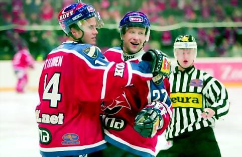 Vihdoin kulkee. HIFK:n ykköskenttä sai pelinsä rullaamaan JYP-ottelussa.