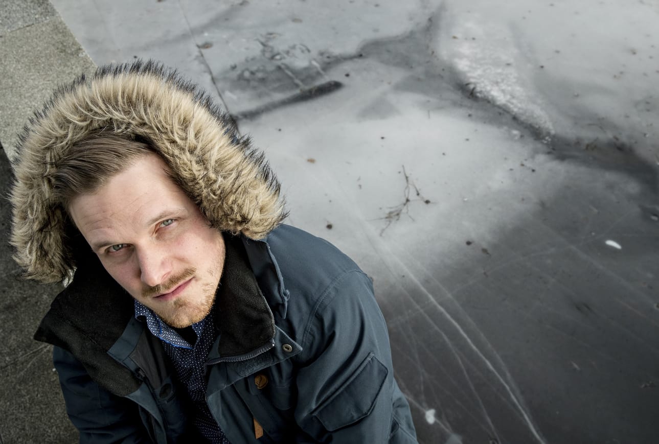 Olli Karjalainen tutki väitöstyössään ikiroutaa, jonka lämpötila on ilmastonmuutoksen seurauksena nousussa. Karjalainen väitteli 3.3.2020 Oulun yliopistossa ikiroudan sulamisesta.