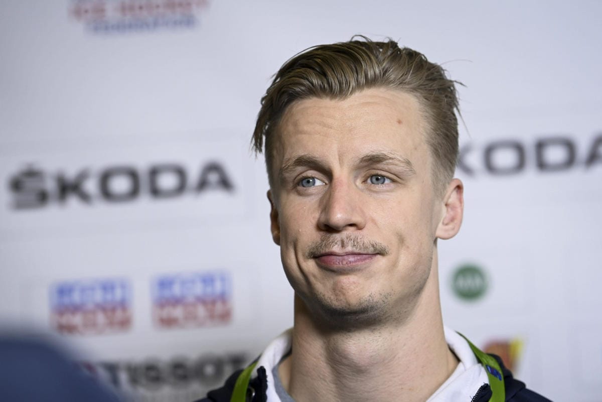Leijonien ykkösmaalivahti Jussi Olkinuora ei mennyt perjantain harjoituksissa jäälle lainkaan. LEHTIKUVA / EMMI KORHONEN