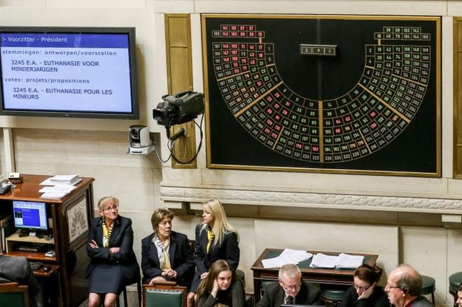 Belgian parlamentti äänesti eutanasian sallimisesta lapsille vuonna 2014. Esitys meni läpi äänin 86–44. KUVA: