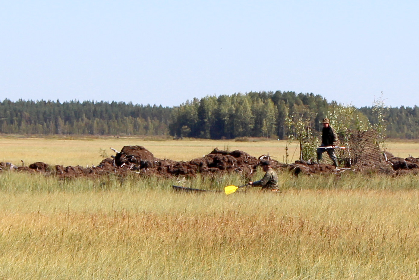 Vanhanmajan kosteikolla aloitettiin jahtikausi Antero Haatajan, Mauno Filppulan ja Mikko Äijälän voimin.