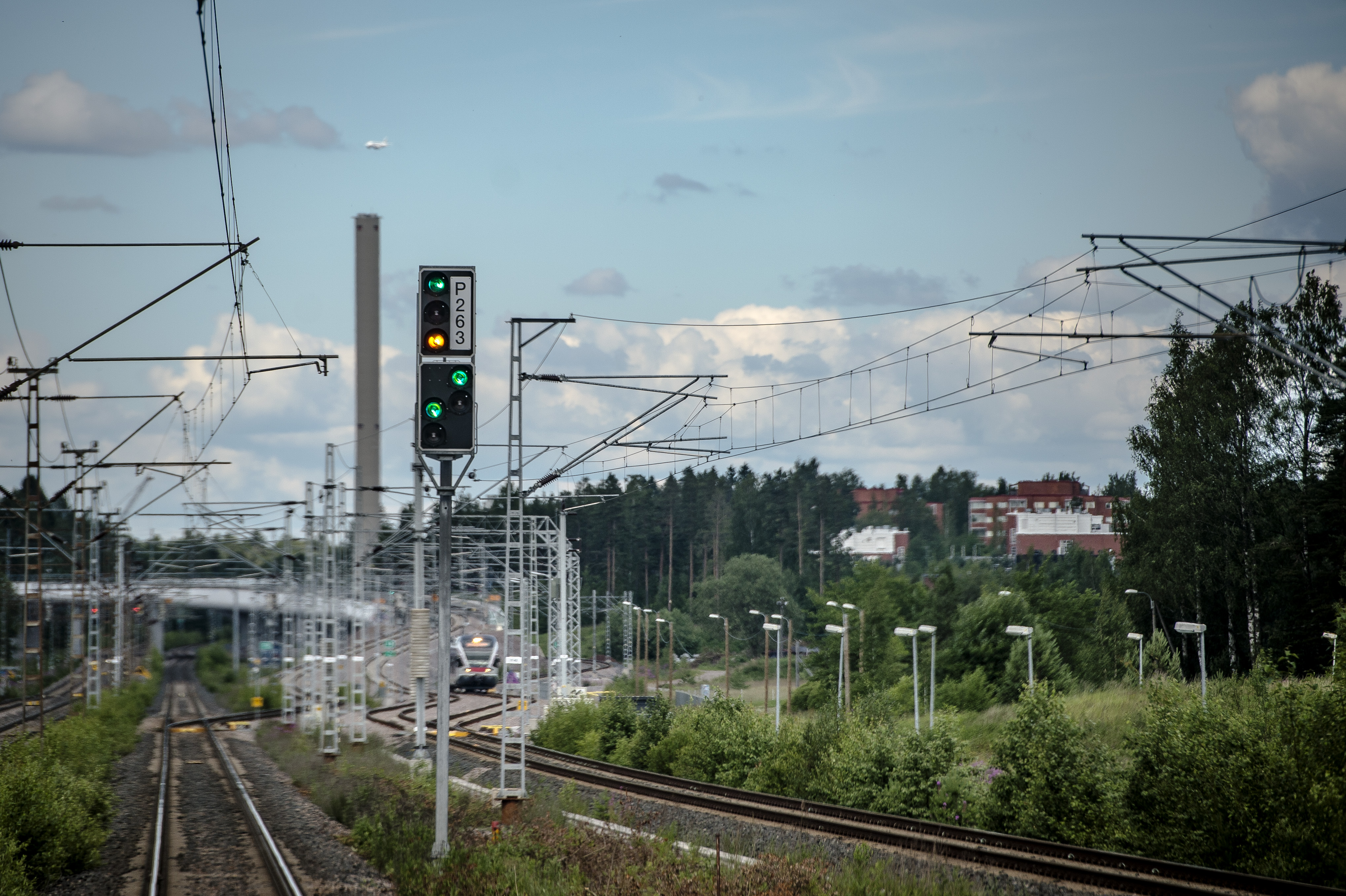 Sähköjohdoista johtuvat viat myöhästyttävät myös junia.