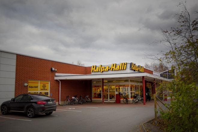 Laajennus kasvatti Lapuan Halpa-Hallin myymäläpinta-alan 3 000 neliöstä 4 500 neliöön. Kuva Jaakko Elenius