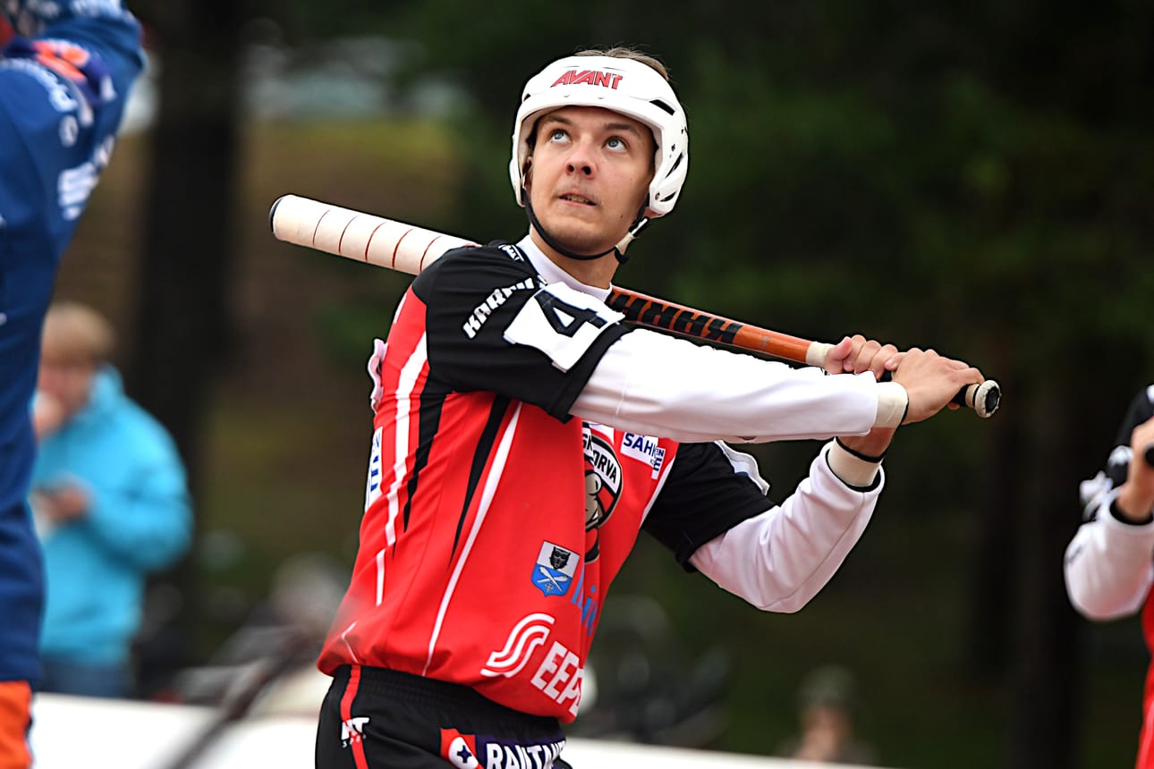 "Kossun" ykköspalkittu Aapeli Suvisalmi ruuvasi näyttäviä näppejä ruutuun. Hän hoiti kärkilyönnit 89-prosenttisesti (8/9) ja löi yhden juoksun.