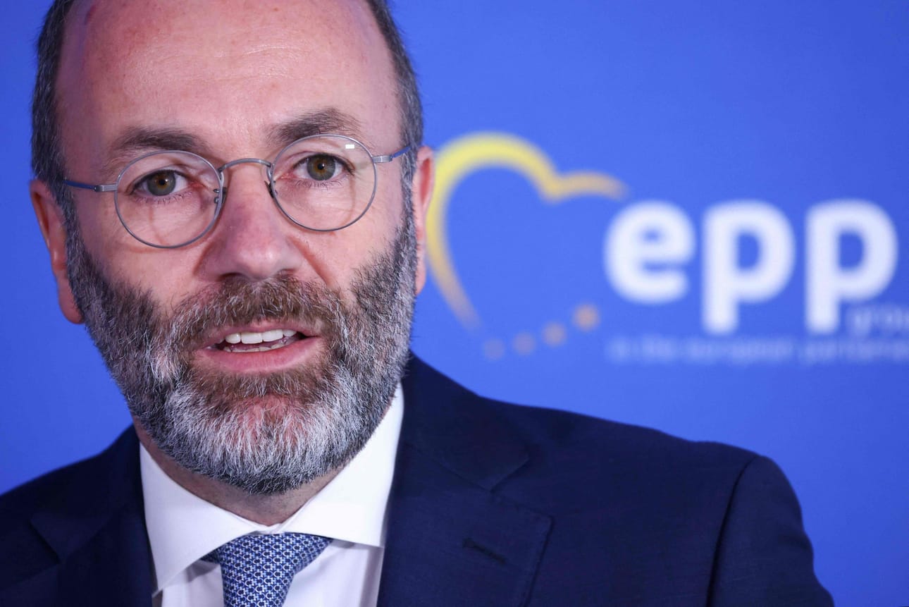 Saksalaisen Manfred Weberin mukaan äänestäjät voivat olla varmoja, että EPP on ensimmäisenä puolustamassa Eurooppaa nationalisteilta, kuten Saksan uusnatseilta. LEHTIKUVA/AFP