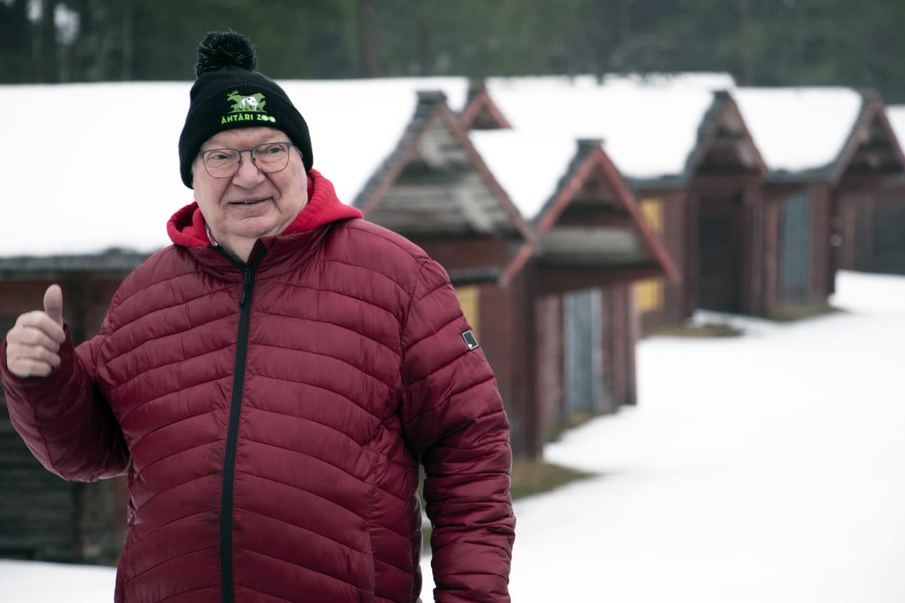 Raymond Wesanderille kertyy vuodessa noin 260 matkapäivää. Hän on aina asunut Närpiössä, ja se on hänelle sekä koti että rauhoittumispaikka.