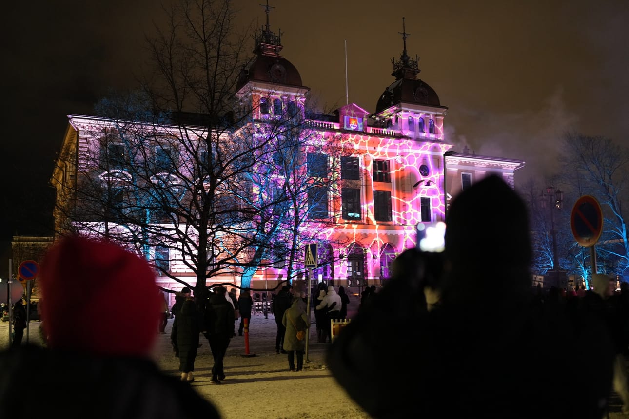 Lumo Art & Tech -festivaali on kymmenpäiväinen kansainvälinen taiteen ja teknologian tapahtuma, joka järjestetään Oulussa.