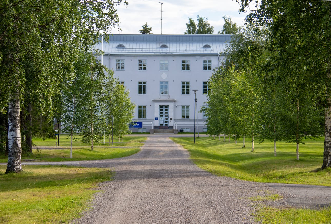 Vuonna 1930 käyttöönotettu Limingan entinen emäntäkoulu kuuluu myynnissä olevaan kampusalueeseen. Emäntäkoulu on SR-1-merkinnällä suojeltu. Merkintä edellyttää rakennusten kulttuurihistoriallisten arvojen säilyttämistä.