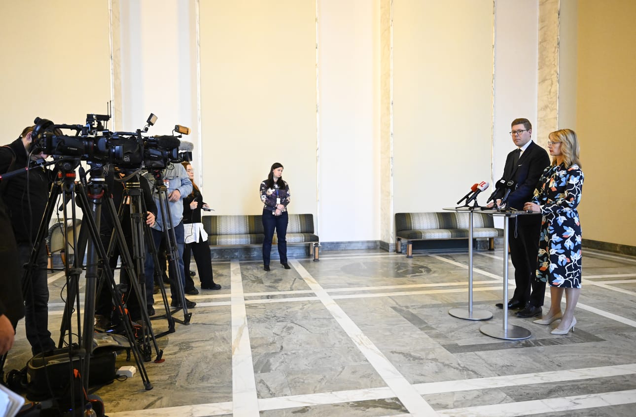 SDP:n puheenjohtaja Antti Lindtman ja eduskuntaryhmän puheenjohtaja Tytti Tuppurainen kertoivat keskiviikkona oman näkemyksensä puoluetta ravistelevasta kohusta.