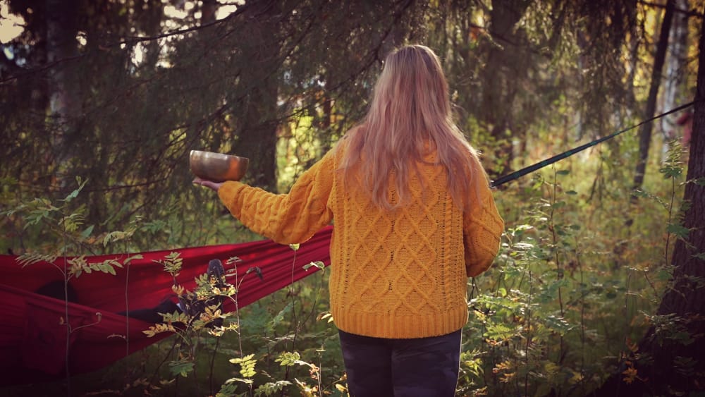 Valoa Kiiminkijoella -tapahtuma tarjoilee monipuolisen ohjelman. Kävijät voivat esimerkiksi osallistua Terhi Hanhelan ohjaamaan Luontosointukylpyyn.