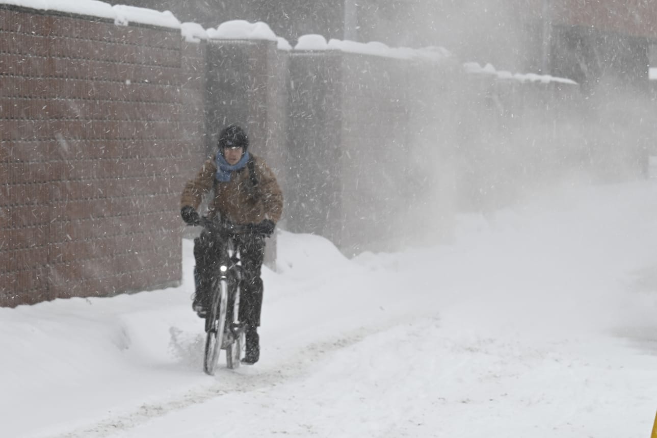 Huono tai erittäin huono ajokeli jatkuu Manner-Suomessa laajalti yöhön ja paikoin myös huomiseen.