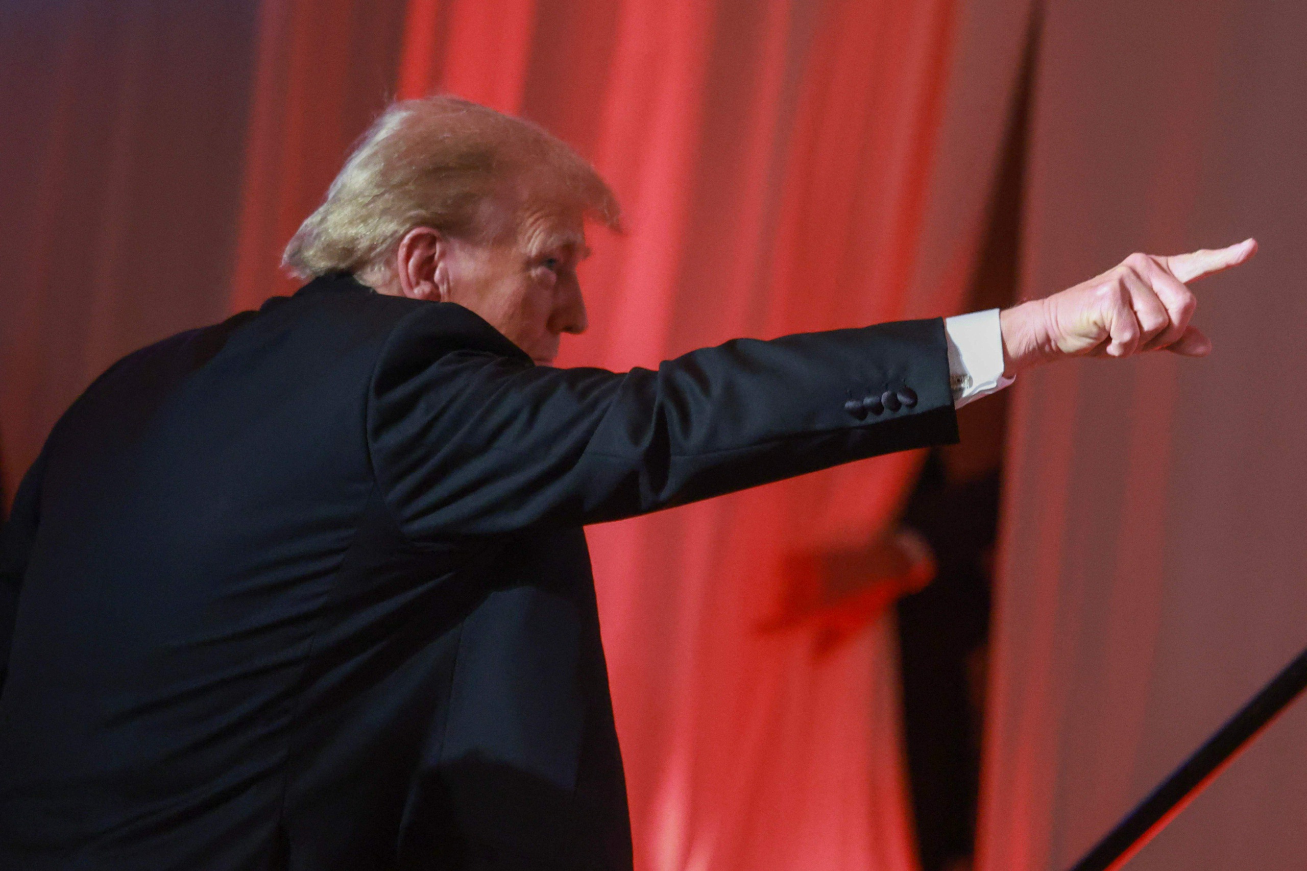 Tuomari lykkäsi jälleen Trumpin hyssyttelyrahajutun tuomionlukua, uutta päivää ei annettu