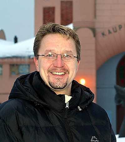 Mika Pieniniemi vaihtaa lajia ja toimenkuvaa: jääkiekkomiehestä tulee pesäpallomies.