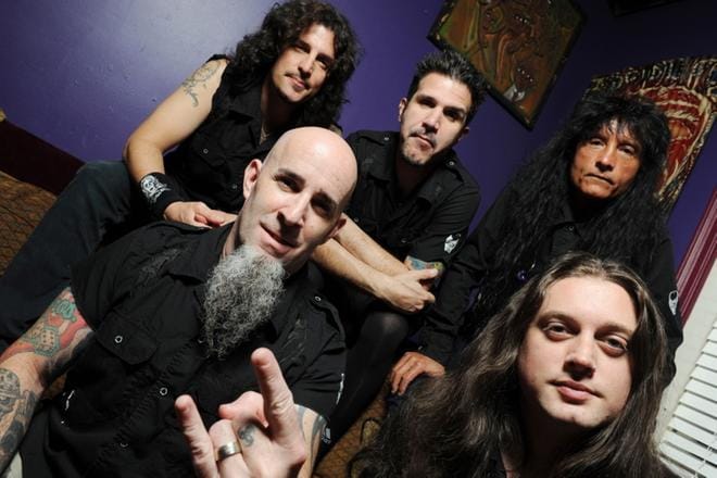 Metallijätti Anthrax saapuu Seinäjoen Rytmikorjaamolle. Kuvassa ylärivissä basisti Frank Bello, rumpali Charlie Benante ja laulaja Joey Belladonna, alhaalla kitaristit Scott Ian ja Jon Donais.
